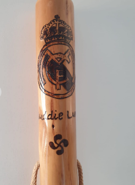 Bastón de monte y escudo del Real Madrid